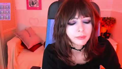 crystallbloom online show from October 14, 2025, 2:34 am