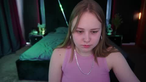 crystallpaws_ online show from September 22, 2025, 1:46 pm