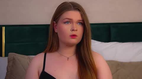 Snapshot of crystallyons chatting on November 3, 2025, 6:09 pm Crystal online show from November 3, 2025, 6:09 pm