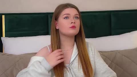 Snapshot of crystallyons chatting on November 10, 2025, 6:29 pm Crystal online show from November 10, 2025, 6:29 pm