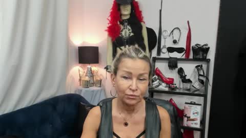 CrystalHotty online show from September 29, 2025, 6:07 am