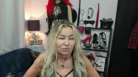 CrystalHotty online show from May 27, 2026, 4:31 am