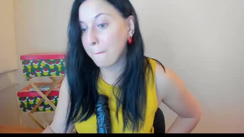 Snapshot of cuckqueenxxl chatting on July 11, 2026, 2:53 pm HELEN online show from July 11, 2026, 2:53 pm