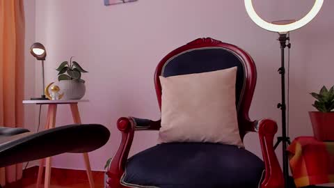 Leonela online show from December 2, 2024, 5:59 pm