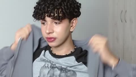 Cuddly online show from March 6, 2025, 5:43 pm