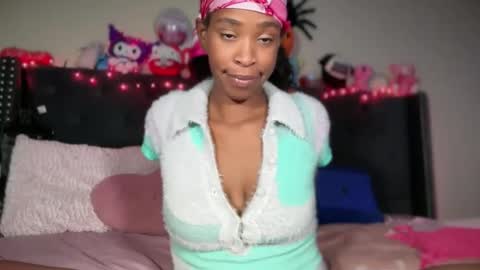 cum2charmxx online show from October 28, 2025, 5:22 am