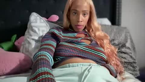 cum2charmxx online show from February 18, 2026, 2:40 am