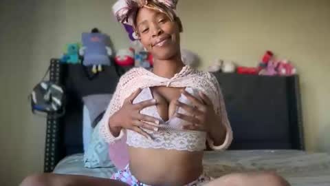 cum2charmxx online show from May 27, 2026, 1:24 am