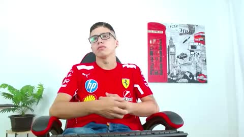 cumandres online show from September 15, 2025, 1:44 pm