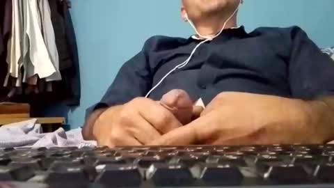 Snapshot of cumbian_chero chatting on June 2, 2026, 12:51 pm cumbian_chero online show from June 2, 2026, 12:51 pm
