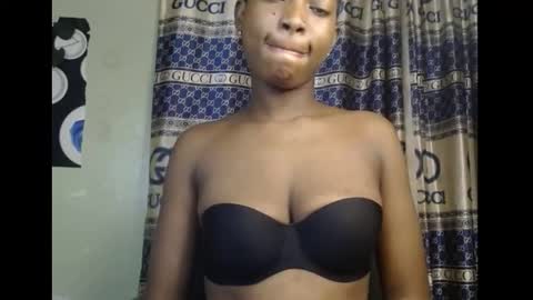 cumebony_petit online show from October 3, 2025, 9:12 pm