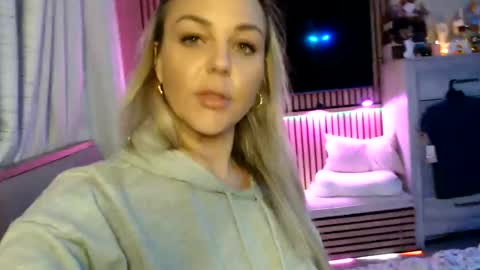 cumguzzlingskank online show from May 7, 2026, 4:40 am