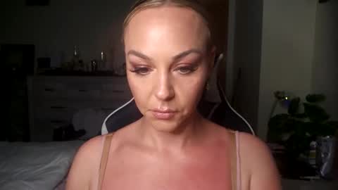 cumguzzlingskank online show from May 27, 2026, 4:20 am