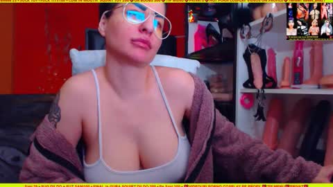 cuminmenowbby online show from November 15, 2025, 3:19 pm