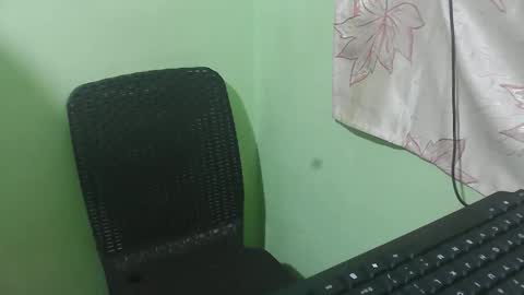 cumwhore4uxox online show from December 19, 2025, 12:45 pm