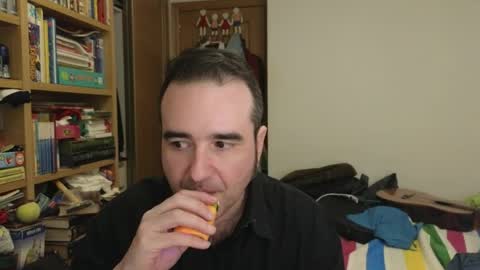 curiosillo1983 online show from April 10, 2026, 12:16 am