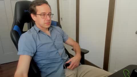 curious_10 online show from November 18, 2025, 2:43 pm