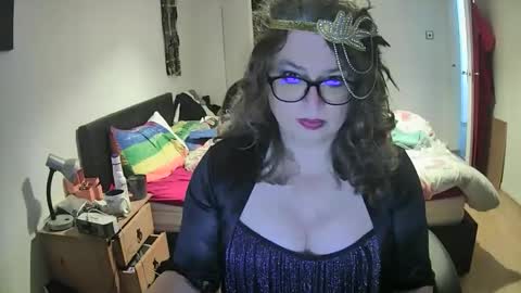 Snapshot of curleyshirley chatting on November 2, 2025, 10:23 pm Shirley online show from November 2, 2025, 10:23 pm