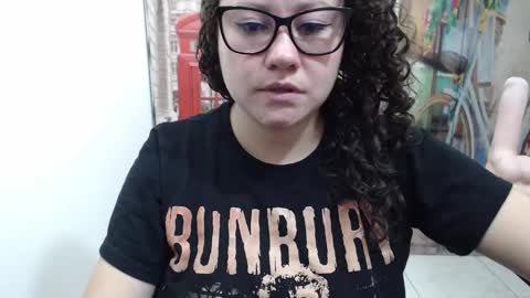 Vannesa online show from November 10, 2025, 7:57 pm