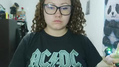 Snapshot of curly_greeneyed chatting on June 8, 2026, 5:08 am Vannesa online show from June 8, 2026, 5:08 am