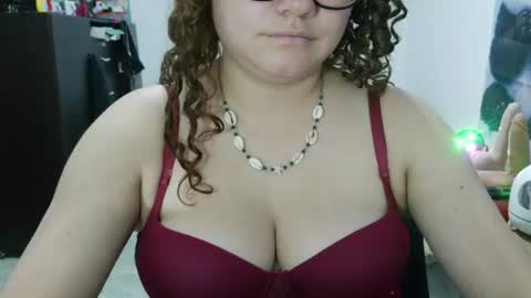 Snapshot of curly_greeneyed chatting on June 11, 2026, 2:53 am Vannesa online show from June 11, 2026, 2:53 am