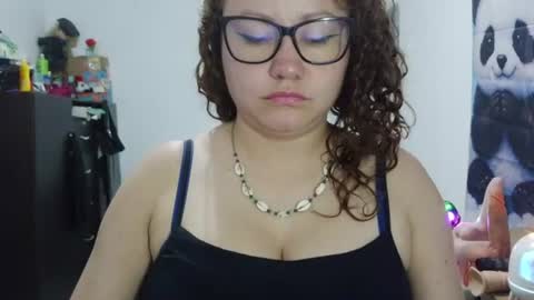 Snapshot of curly_greeneyed chatting on June 25, 2026, 2:11 am Vannesa online show from June 25, 2026, 2:11 am
