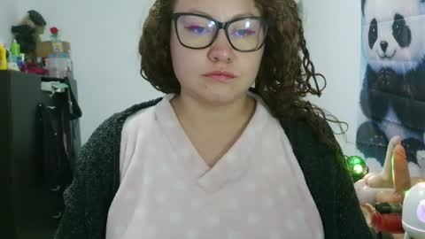 Snapshot of curly_greeneyed chatting on July 4, 2026, 5:02 am Vannesa online show from July 4, 2026, 5:02 am