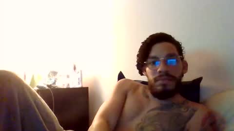 curly_louis online show from October 28, 2025, 2:37 am