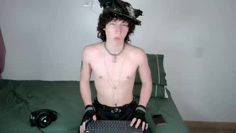 Snapshot of curlyytwink chatting on March 4, 2026, 3:01 am Noah online show from March 4, 2026, 3:01 am