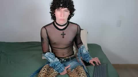 Snapshot of curlyytwink chatting on March 17, 2026, 3:44 am Noah online show from March 17, 2026, 3:44 am