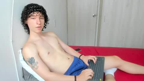 Snapshot of curlyytwink chatting on April 11, 2026, 3:27 pm Noah online show from April 11, 2026, 3:27 pm