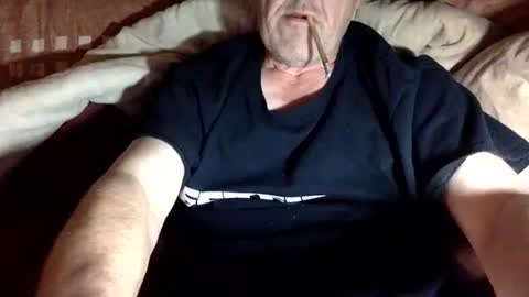 curvelover1977 online show from November 10, 2025, 9:25 pm