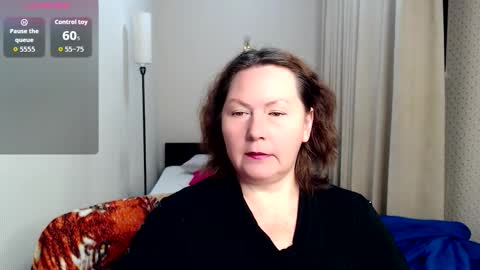 Snapshot of curvy_girlz chatting on October 10, 2025, 5:34 pm curvy_girlz online show from October 10, 2025, 5:34 pm