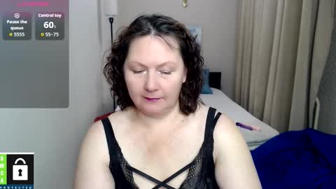 Snapshot of curvy_girlz chatting on October 18, 2025, 3:46 pm curvy_girlz online show from October 18, 2025, 3:46 pm