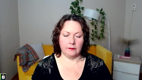 Snapshot of curvy_girlz chatting on November 6, 2025, 5:36 pm curvy_girlz online show from November 6, 2025, 5:36 pm