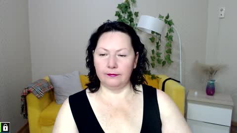 Snapshot of curvy_girlz chatting on November 11, 2025, 4:07 pm curvy_girlz online show from November 11, 2025, 4:07 pm