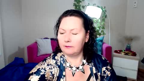 Snapshot of curvy_girlz chatting on November 28, 2025, 5:37 pm curvy_girlz online show from November 28, 2025, 5:37 pm