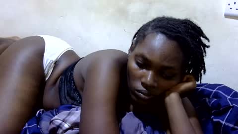 curvy_queen12 online show from June 14, 2026, 2:24 am