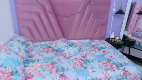 curvybrunnete online show from December 16, 2025, 12:43 pm