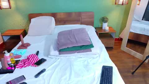 Danna online show from December 18, 2025, 12:55 pm