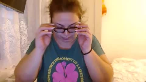 Snapshot of curvymomylore chatting on November 27, 2025, 11:01 am Lore online show from November 27, 2025, 11:01 am