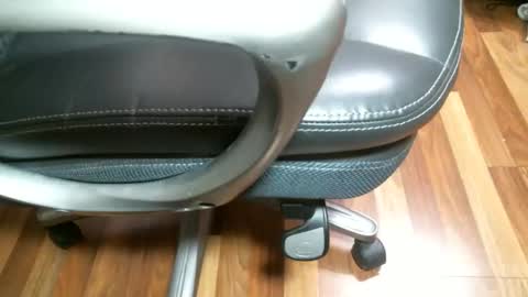 Snapshot of cutandwaxed2 chatting on April 29, 2026, 1:15 pm BI SMOOTH MATURE SUB online show from April 29, 2026, 1:15 pm