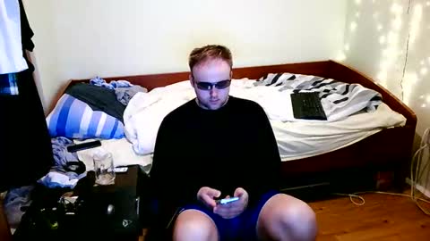 cute69696969 online show from April 3, 2026, 9:24 pm