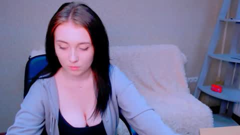 Snapshot of cute_emeli_ chatting on November 17, 2025, 2:45 pm cute_emeli_ online show from November 17, 2025, 2:45 pm