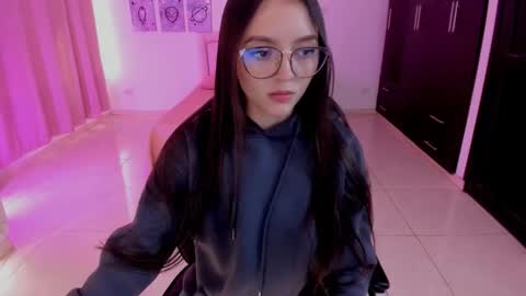 Bella Fox online show from January 12, 2026, 2:44 pm