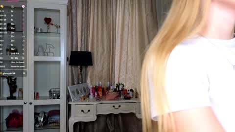 Anne online show from October 17, 2025, 7:33 am