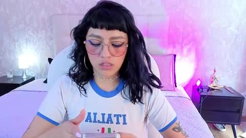 Snapshot of cute_hollywood chatting on April 21, 2026, 7:50 pm Sofa online show from April 21, 2026, 7:50 pm