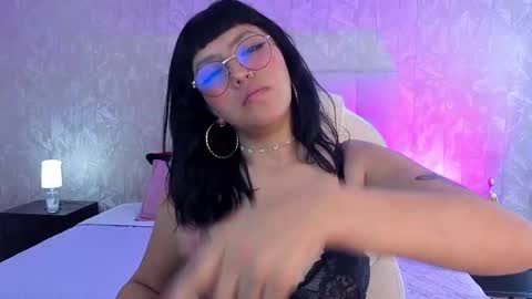 Snapshot of cute_hollywood chatting on April 27, 2026, 8:18 pm Sofa online show from April 27, 2026, 8:18 pm