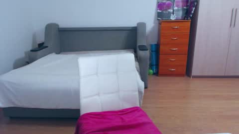 cute_jes online show from January 18, 2025, 5:59 pm