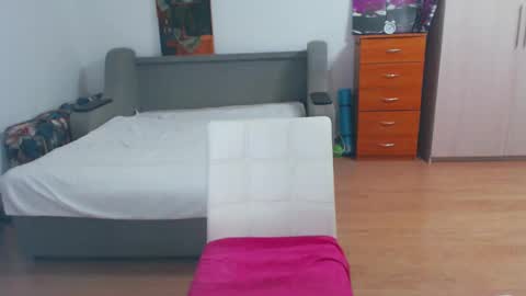 cute_jes online show from March 1, 2025, 7:15 pm